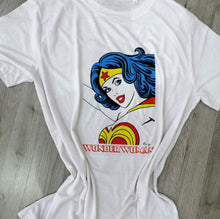 Carica l&#39;immagine nel visualizzatore di Gallery, T-shirt &quot; wonder woman &quot;
